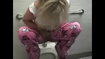 Desi girl toilet pee