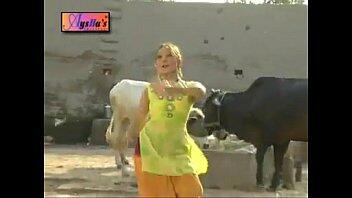 NADIA ALI HOT MUJRA GUJJRA WAY.flv