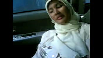 jilbab mobil hot